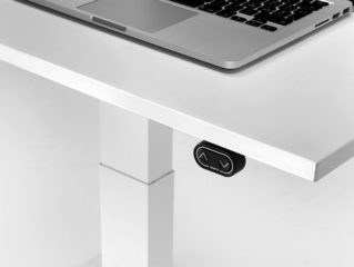 Arredi scolastici innovativi: tavolo regolabile elettrico per laboratori di informatica
